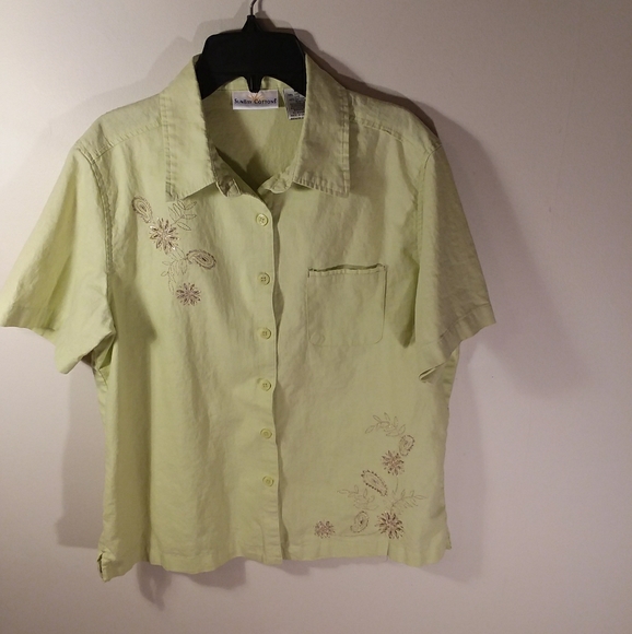 U436. Lt. Green, medium, button down blouse. - Picture 1 of 8